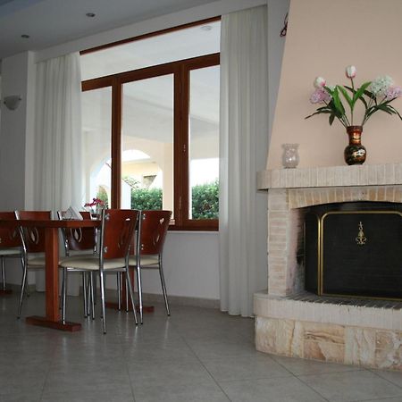 Posidonia Pension Amarynthos Buitenkant foto