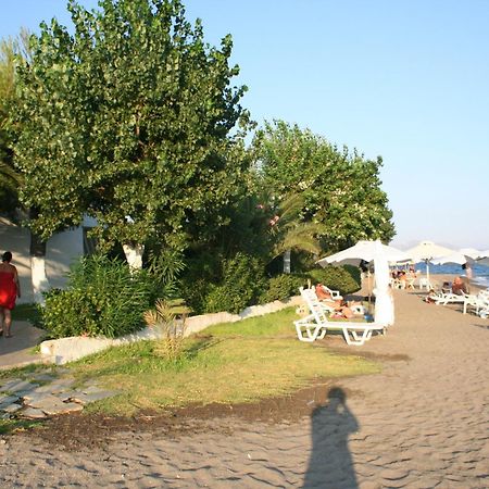 Posidonia Pension Amarynthos Buitenkant foto