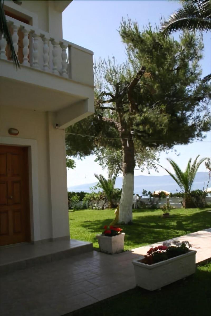 Posidonia Pension Amarynthos Buitenkant foto