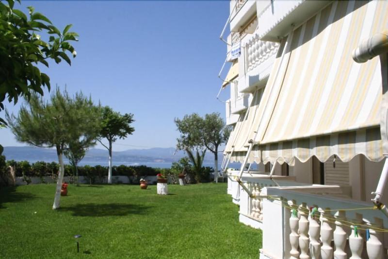 Posidonia Pension Amarynthos Buitenkant foto