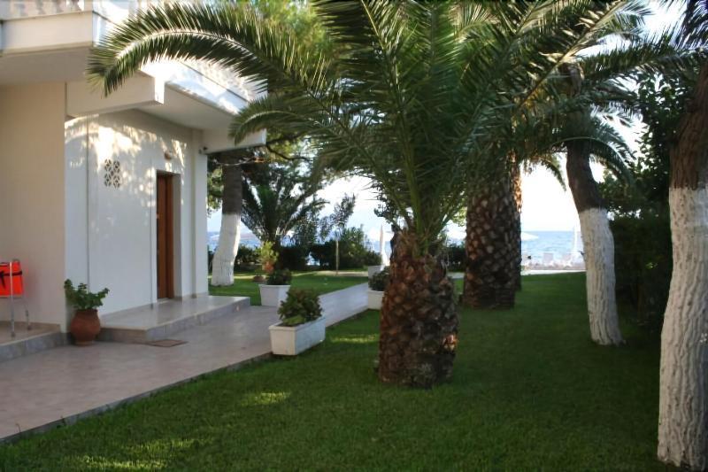 Posidonia Pension Amarynthos Buitenkant foto