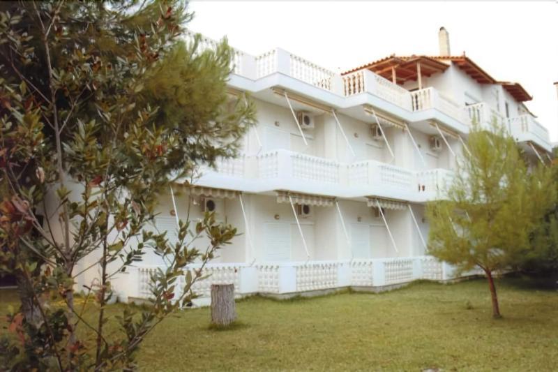 Posidonia Pension Amarynthos Buitenkant foto