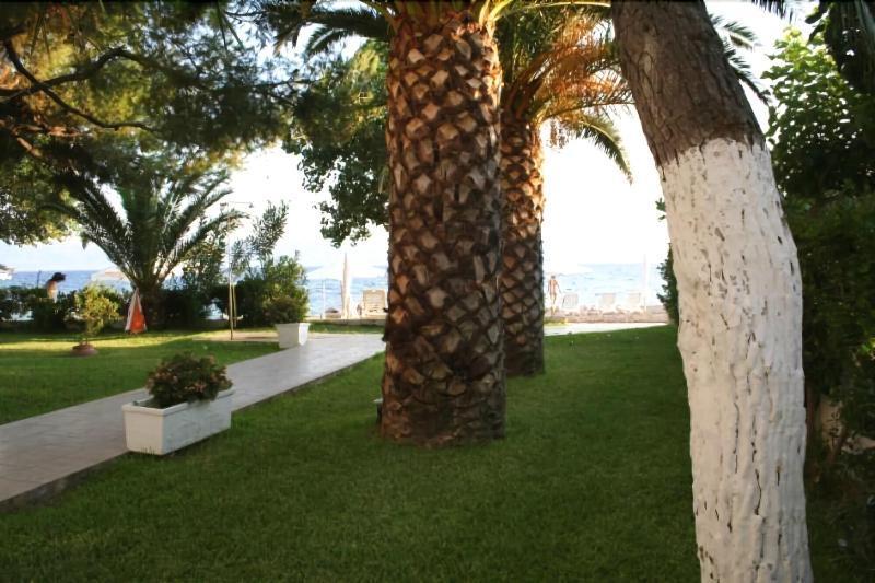 Posidonia Pension Amarynthos Buitenkant foto
