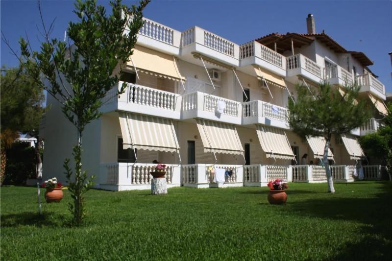Posidonia Pension Amarynthos Buitenkant foto