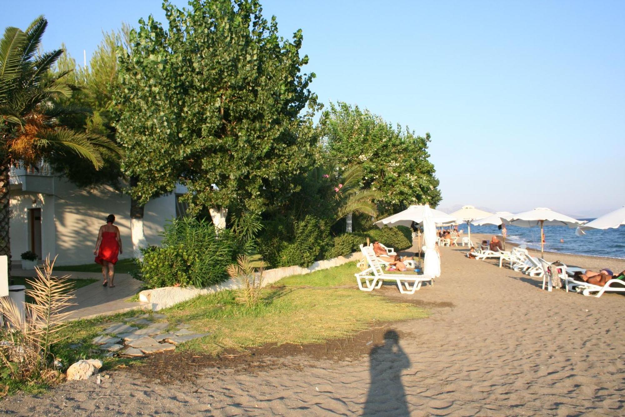 Posidonia Pension Amarynthos Buitenkant foto