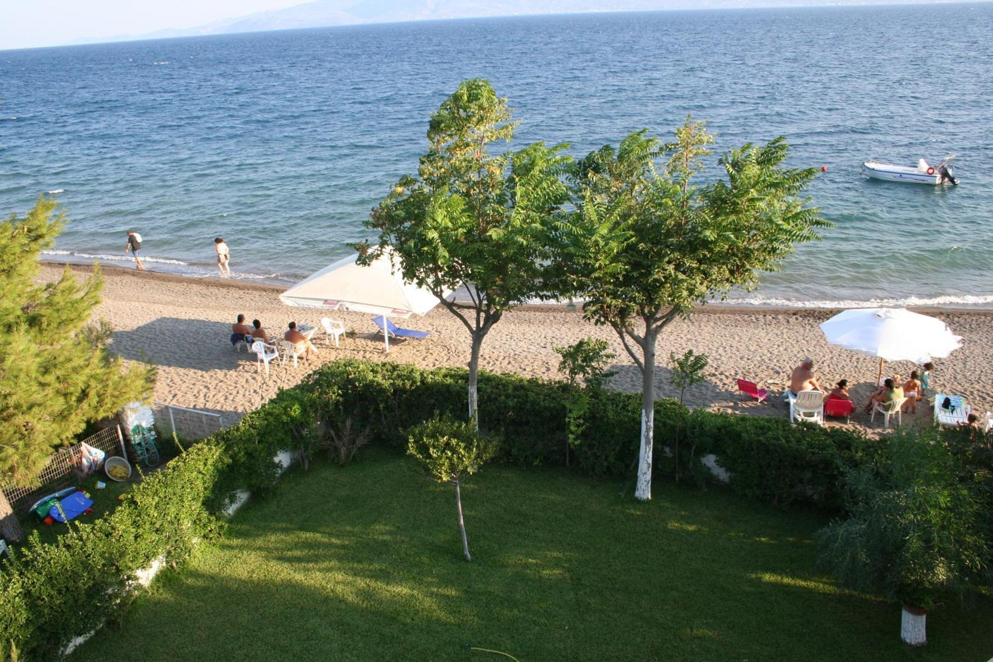 Posidonia Pension Amarynthos Buitenkant foto