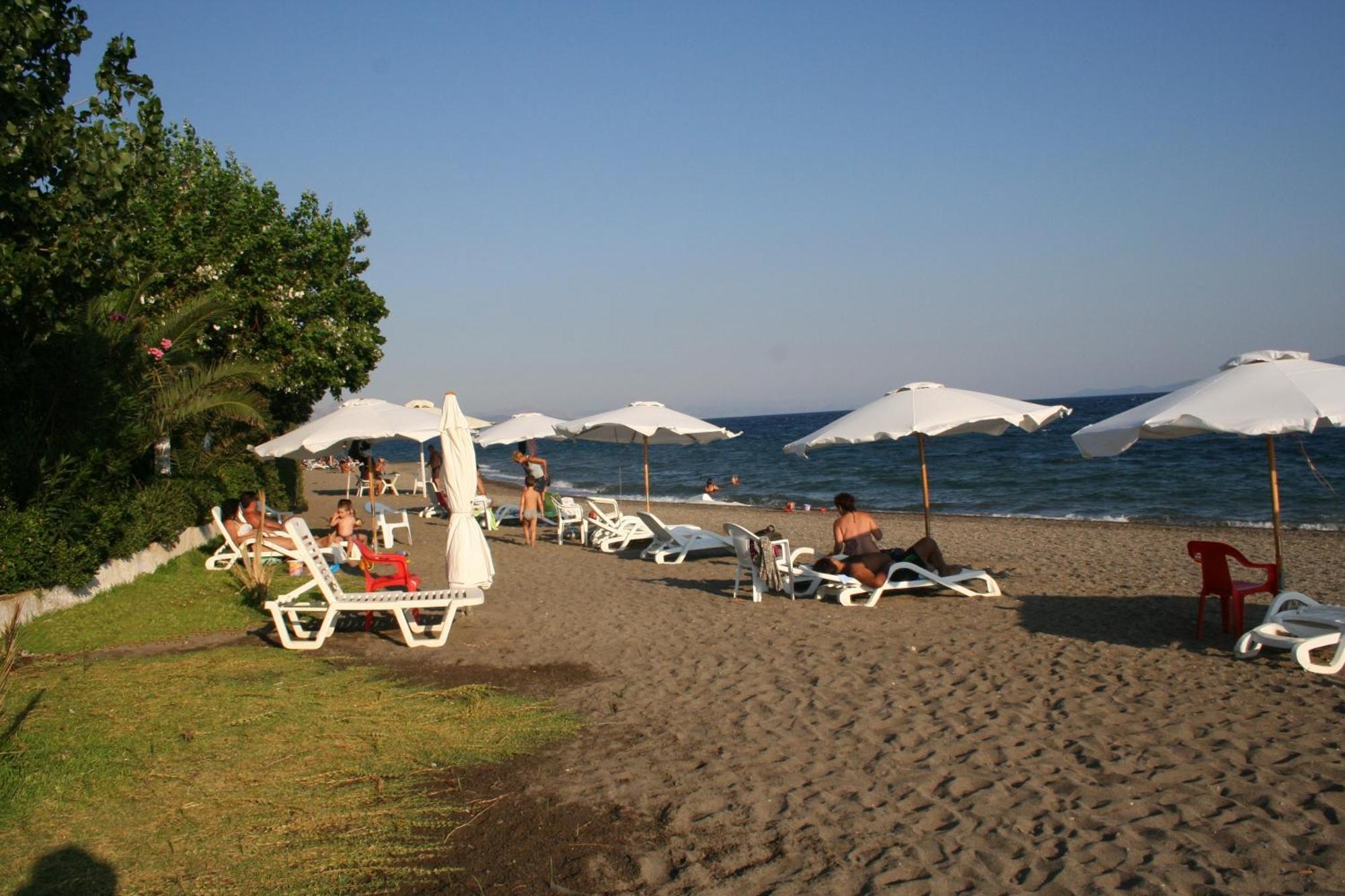 Posidonia Pension Amarynthos Buitenkant foto