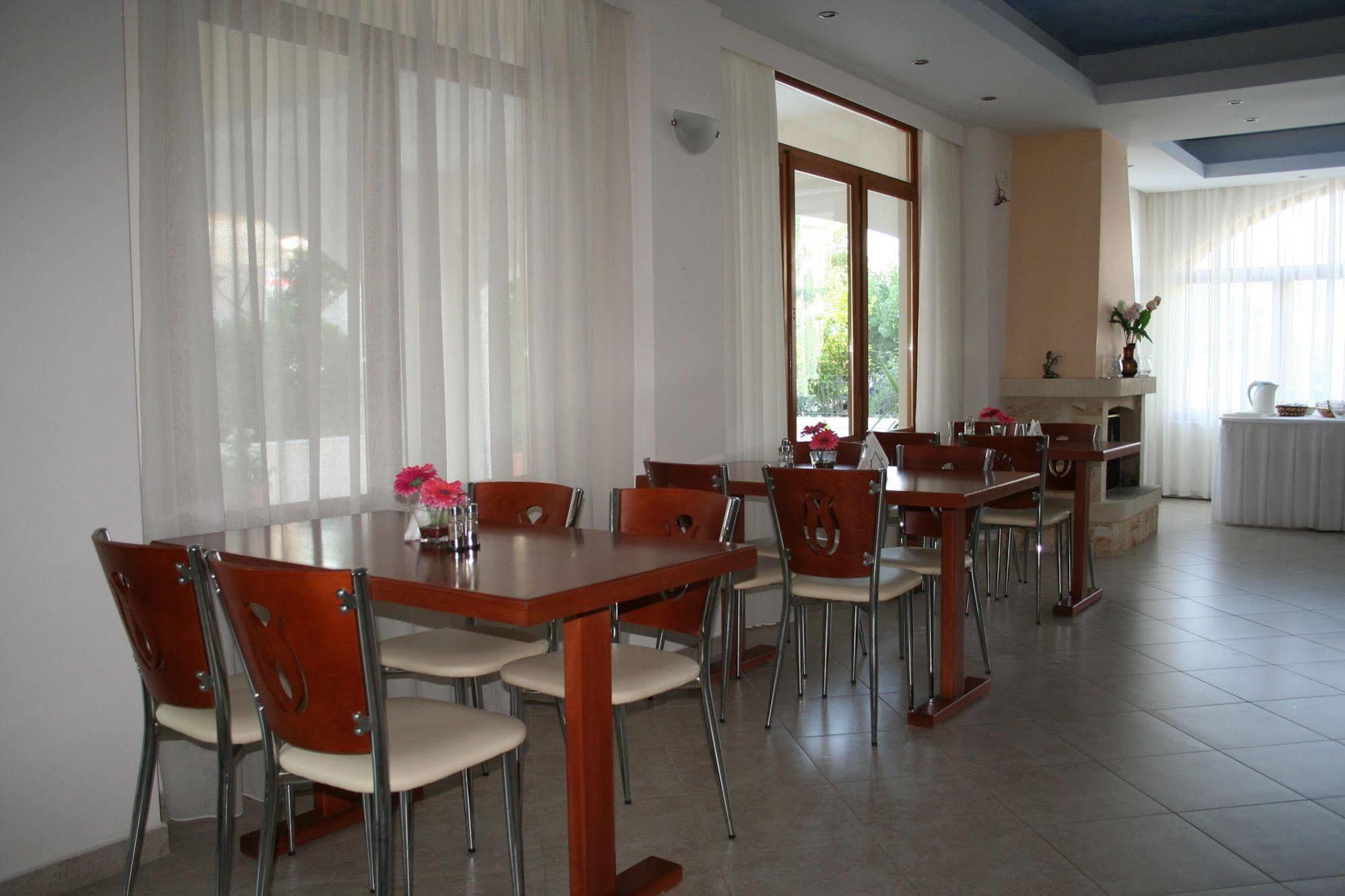 Posidonia Pension Amarynthos Buitenkant foto
