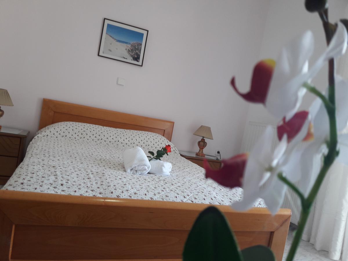 Posidonia Pension Amarynthos Buitenkant foto